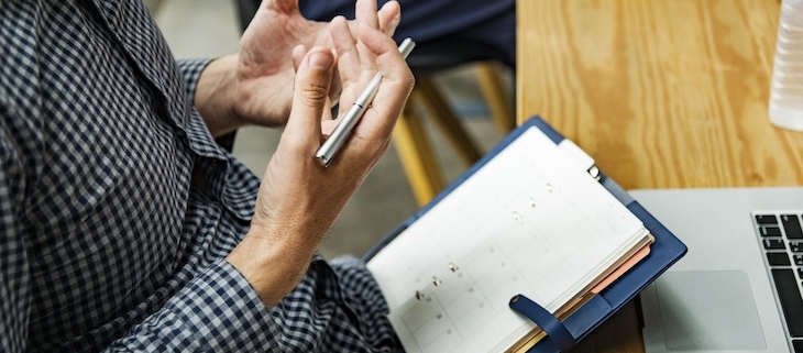 ahorrar costes legales en una startup